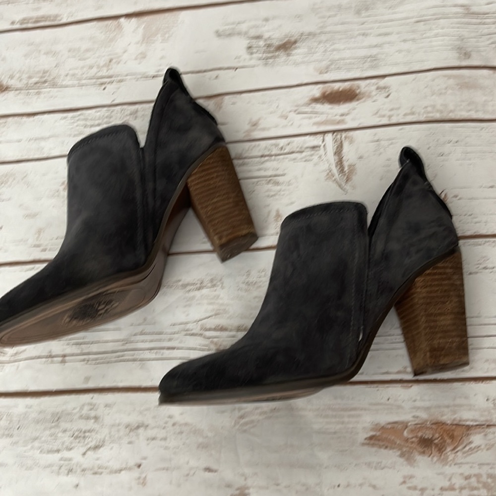 Vince Camuto Francia Suede Booties Women’s Size 9 Stacked Heel Pull On Gray - Picture 6 of 10